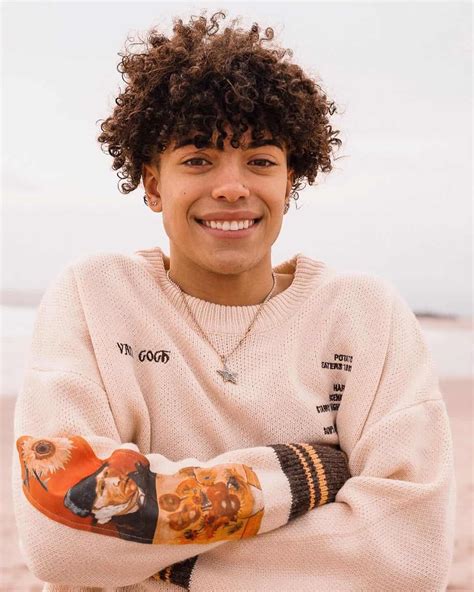 derek trendz sister|DerekTrendz Bio, Wiki, Age, Girlfriend, TikTok, Merch,。